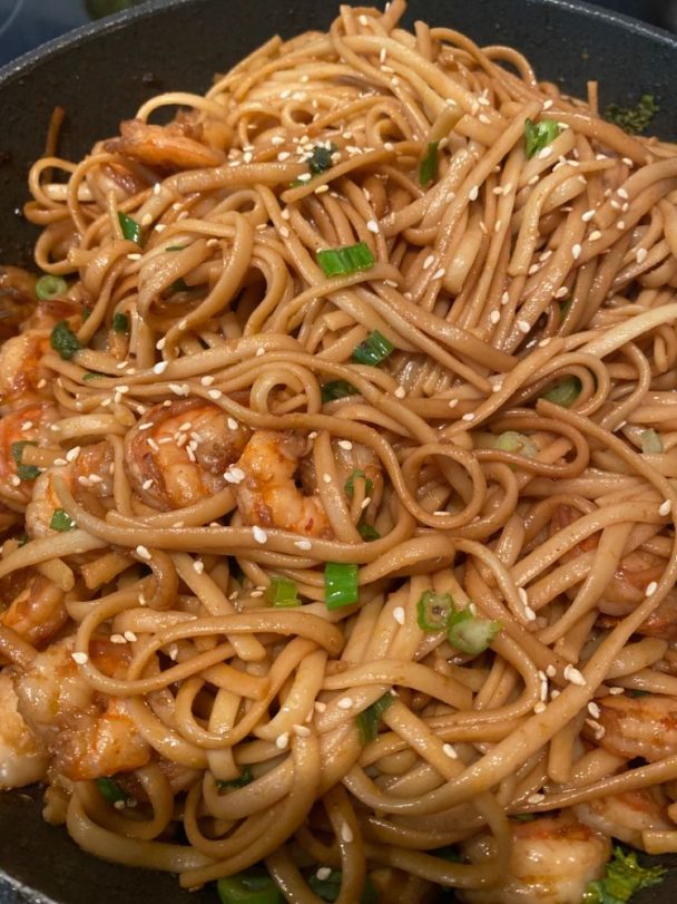 Quick Spicy Garlic Shrimp Noodles Delish Grandma S Recipes