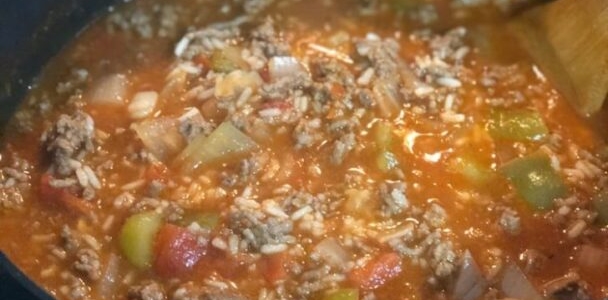 -STUFFED PEPPER SOUP IS A FULL MEAL IN A BOWL : - Delish Grandma's Recipes