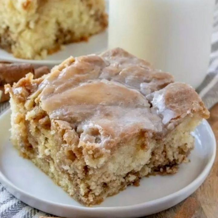 HOMEMADE CINNAMON ROLL CAKE