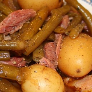 SLOW COOKER GREEN BEANS, HAM AND POTATOES