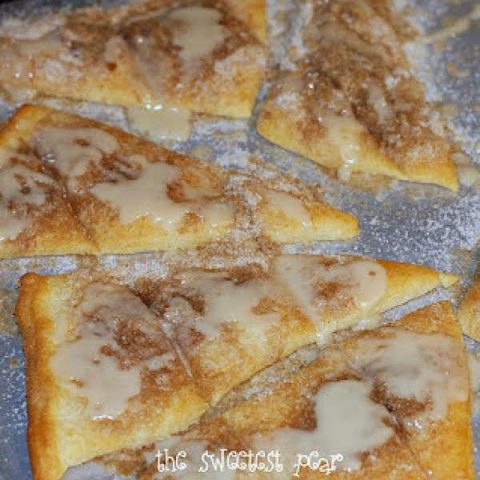 CINNAMON-SUGAR PIZZA MADE WITH CRESCENT ROLLS