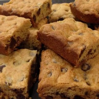 4-Ingredient Quick Chocolate Chip Cookie Cake