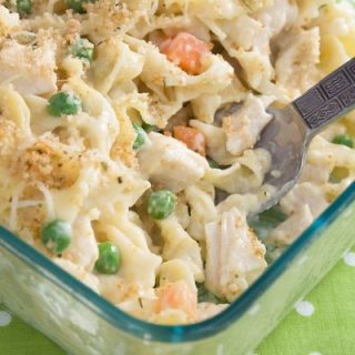 THICK AND CREAMY CHICKEN NOODLE CASSEROLE