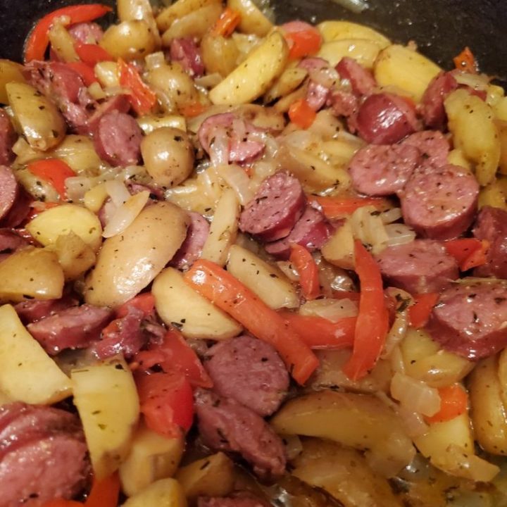 20-MINUTE SMOKED SAUSAGE AND POTATO SKILLET