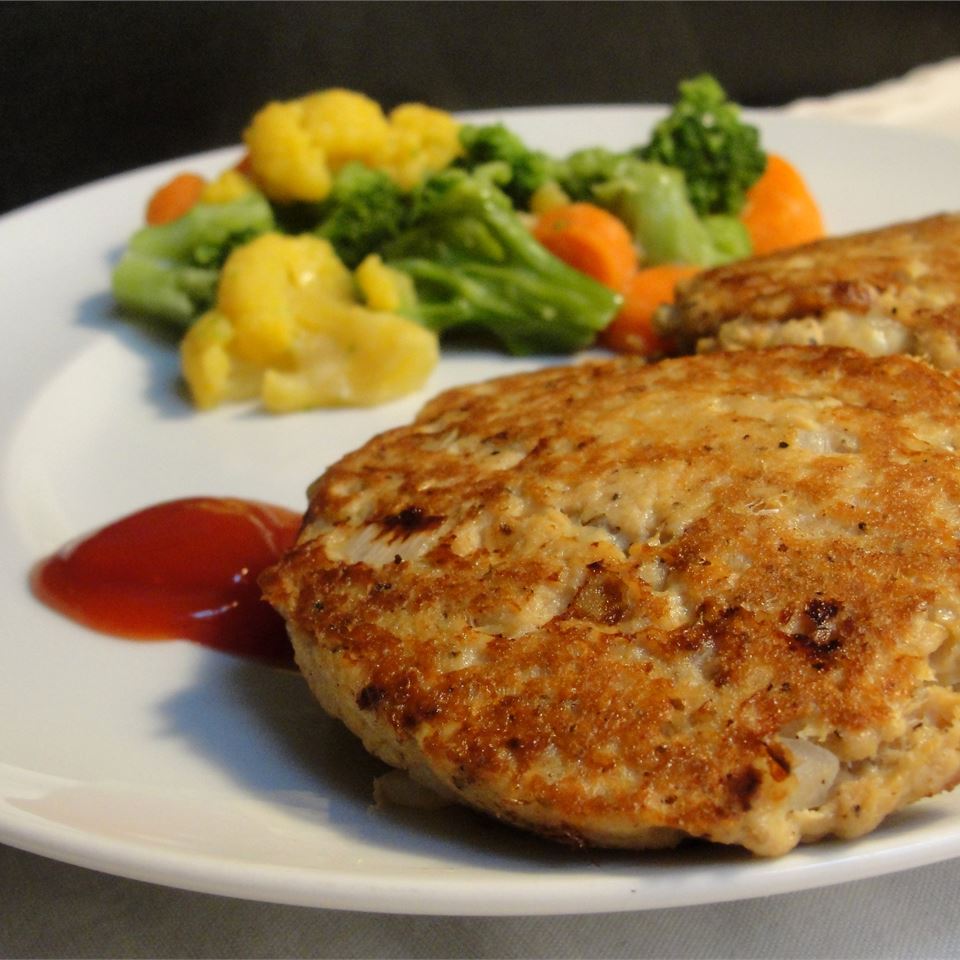 GRANDMA’S FAMOUS SALMON CAKES