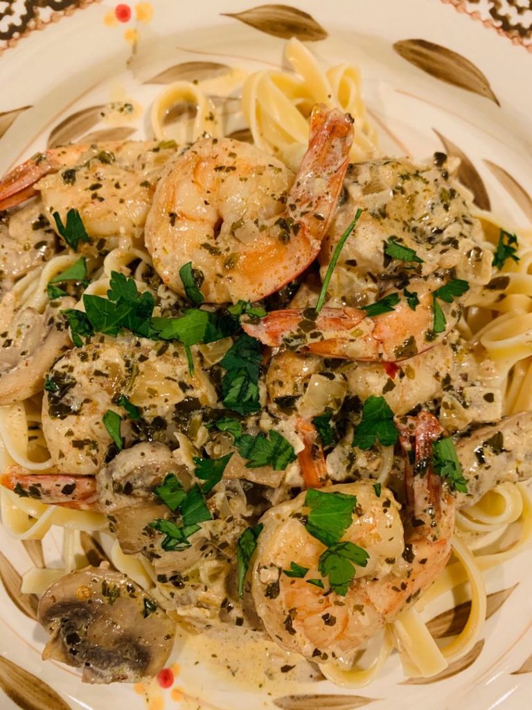 SHRIMP PESTO PASTA WITH SPINACH AND MUSHROOMS - Delish Grandma's Recipes