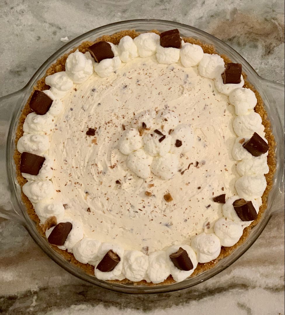 (NO BAKE) HEATH TOFFEE CHEESECAKE PIE