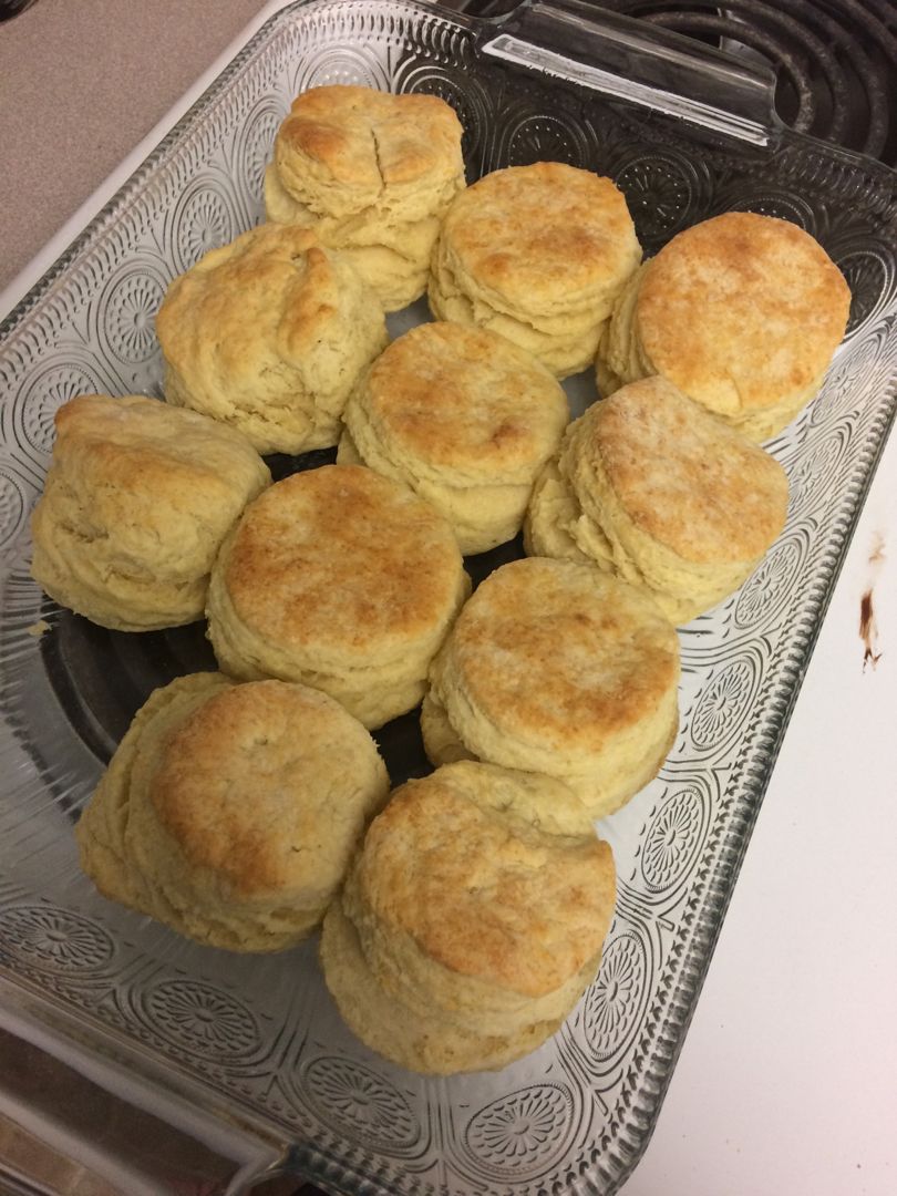 FLUFFY SOUTHERN BUTTERMILK BISCUITS