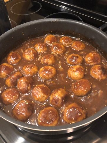 MEATBALLS AND GRAVY Delish Grandma S Recipes   10 364x485 