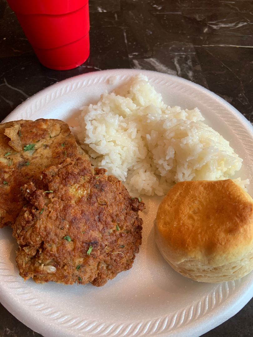 OLD FASHIONED SALMON PATTIES