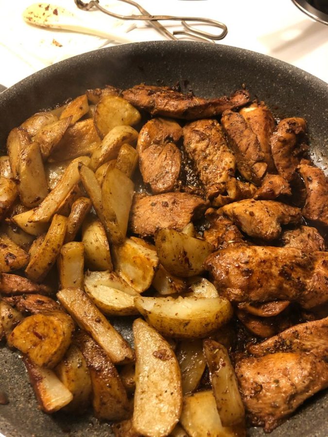 GARLIC BUTTER CHICKEN AND POTATOES SKILLET - Delish Grandma's Recipes