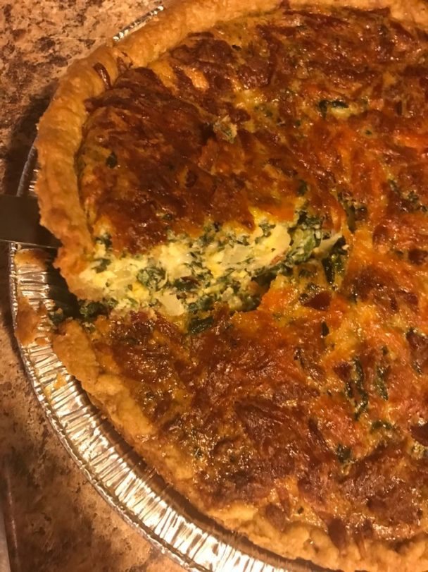 BASIC CHEESY SPINACH QUICHE WITH BACON - Delish Grandma's Recipes