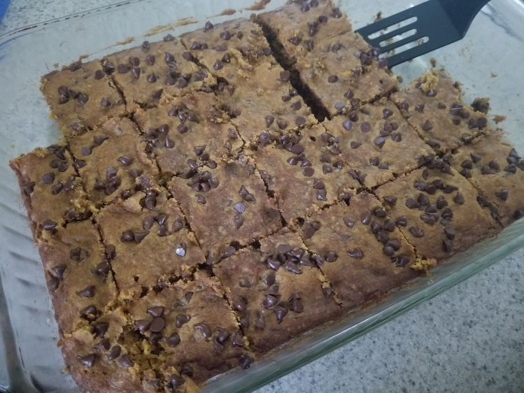 PUMPKIN BARS WITH CHOCOLATE CHIPS